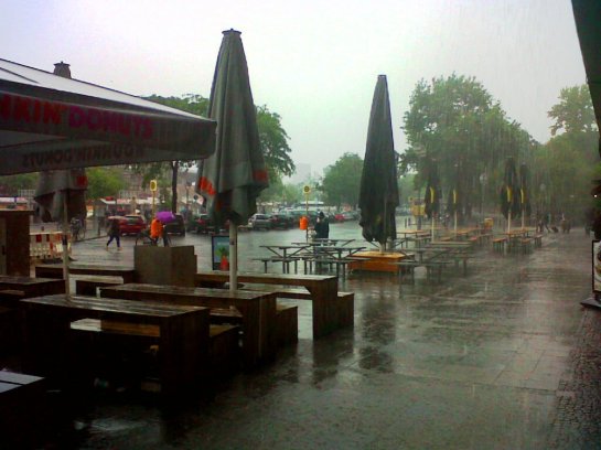 rain lashed berlin zoo station (3)
